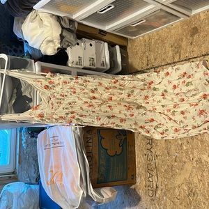 Super cute floral dress with no flaws
